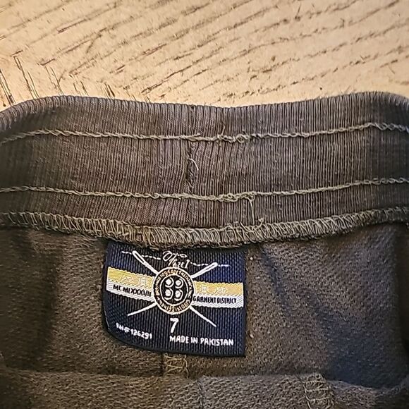 Dino shorts size 7 boys - Picture 4 of 7